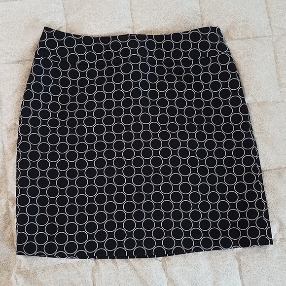 LOFT Dresses & Skirts - Loft Mini Skirt Geometric Circle Design